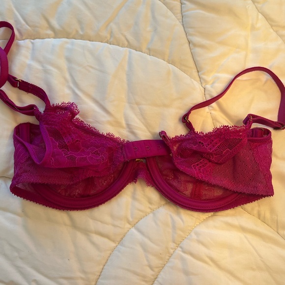 Chantelle lacy romantic pink Demi bra - Picture 3 of 4